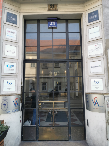 Unser Behandlungsraum befindet sich in der schönen Josefstadt im 8. Wiener Stadtbezirk. Sie finden uns in der Alser Straße 21 in 1080 Wien.